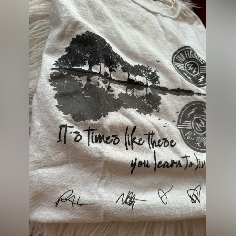 🎸 Foo Fighters Tshirt - Picture 2 of 5